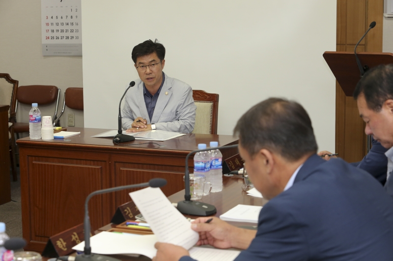 20170907-013[AP7U5165-제216회 임시회 기획행정위원회 조례안 심사활동.JPG