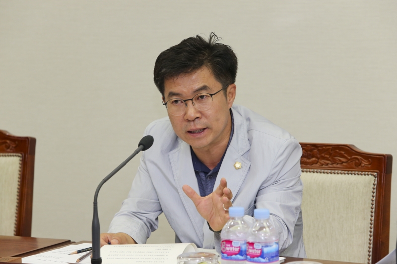 20170907-021[AP7U5182-제216회 임시회 기획행정위원회 조례안 심사활동.JPG