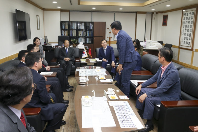 20171012-027[AP7U7130-중국 장사시 청수이췐 인대주임 일행 의회방문.JPG