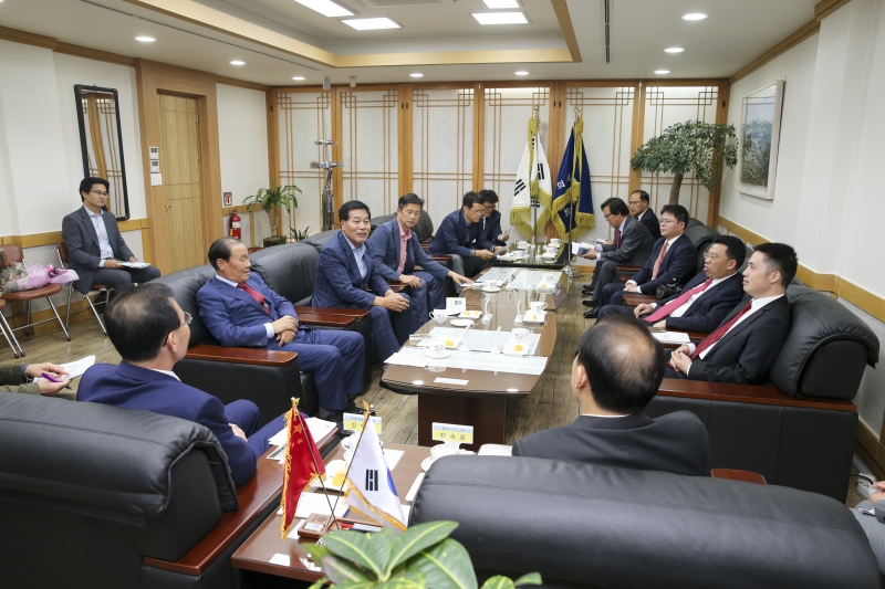 20171012-053[AP7U7188-중국 장사시 청수이췐 인대주임 일행 의회방문.JPG