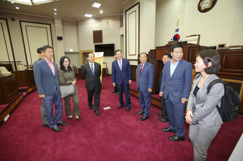 20171012-067[AP7U7222-중국 장사시 청수이췐 인대주임 일행 의회방문.JPG