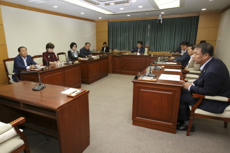 20171013-007[IMG_8202-폐회중 의회운영위원회 활동.JPG