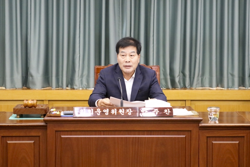 20171025-001[IMG_8404-제217회 임시회 의회운영위원회 2018년도 주요업무보고 청취.JPG