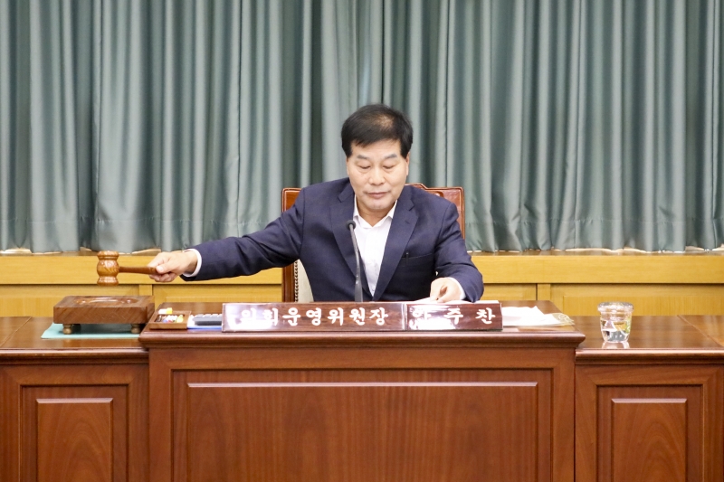 20171025-002[IMG_8405-제217회 임시회 의회운영위원회 2018년도 주요업무보고 청취.JPG