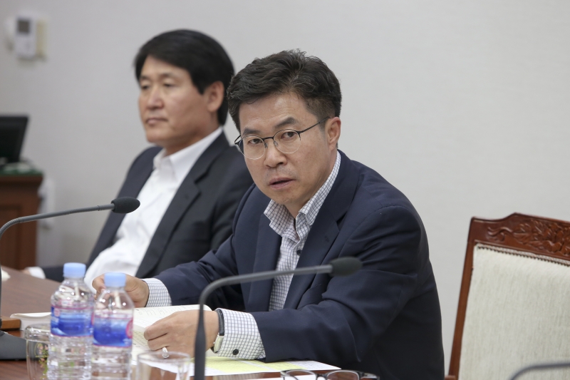 20171026-061[AP7U8246-제217회 임시회 기획행정위원회 2018년도 주요업무보고 청취.JPG