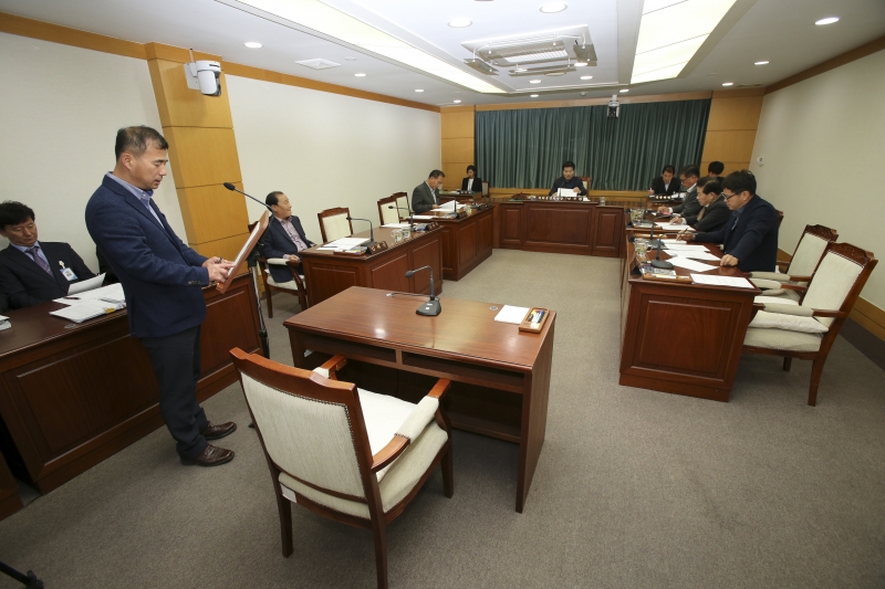 20171113-005[AP7U8977-폐회중 의회운영위원회 활동.JPG