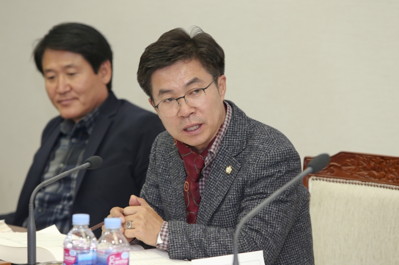 20171201-019[AP7U9813-제218회 정례회 기획행정위원회 소관 2018년도 예산안 예비심사활동.JPG