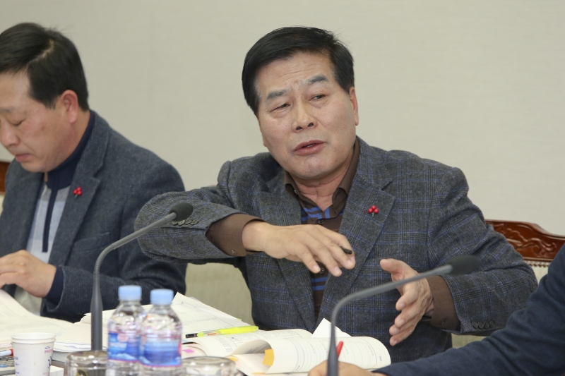 20171206-033[AP7U9982-제218회 정례회 예산결산특별위원회 2018년도 예산안 심사활동.JPG