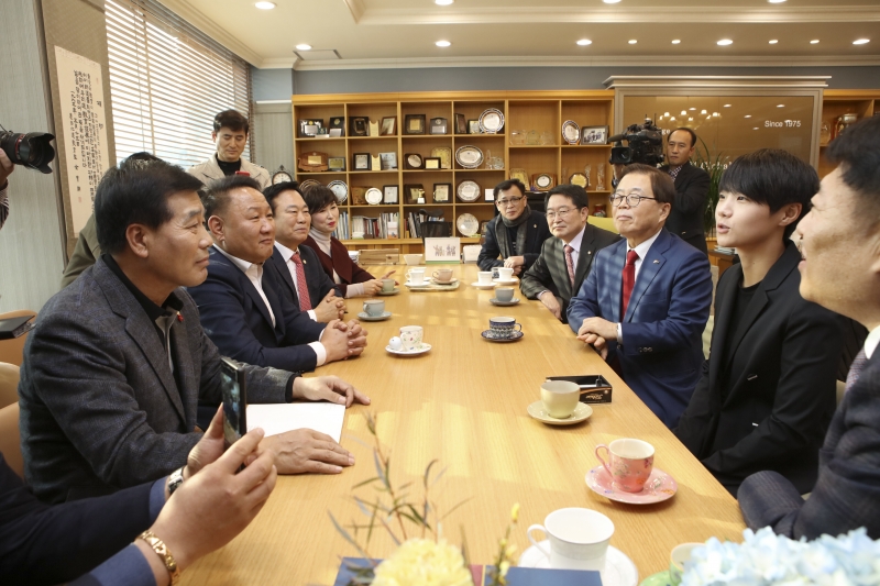 20171207-062[IMG_9248-박성현 골프선수 현일고 모교방문.JPG