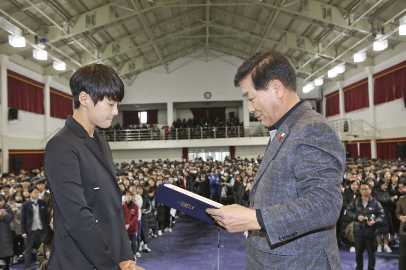 20171207-085[IMG_9291-박성현 골프선수 현일고 모교방문.JPG