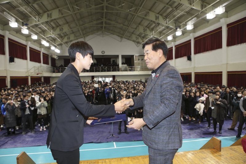 20171207-087[IMG_9296-박성현 골프선수 현일고 모교방문.JPG