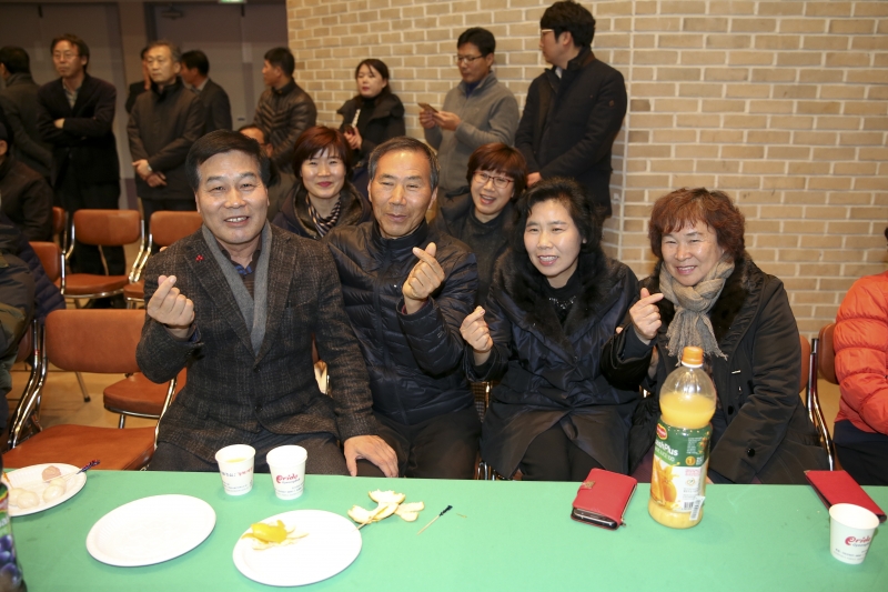 20171215-067[AP7U0610-2017 우수 이통장 표창 및 공로패 수여식.JPG