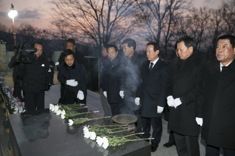 20180102-013[AP7U0971-2018 충혼탑 참배.JPG