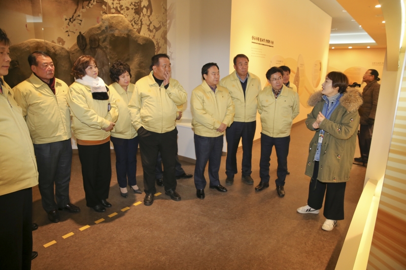 20180111-070[AP7U1351-구미시의회 의원 신라불교초전지 현장방문.JPG