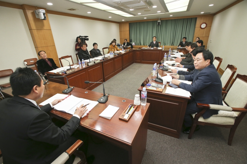 20180129-024[AP7U2086-제219회 임시회 기획행정위원회 조례안 심사활동.JPG