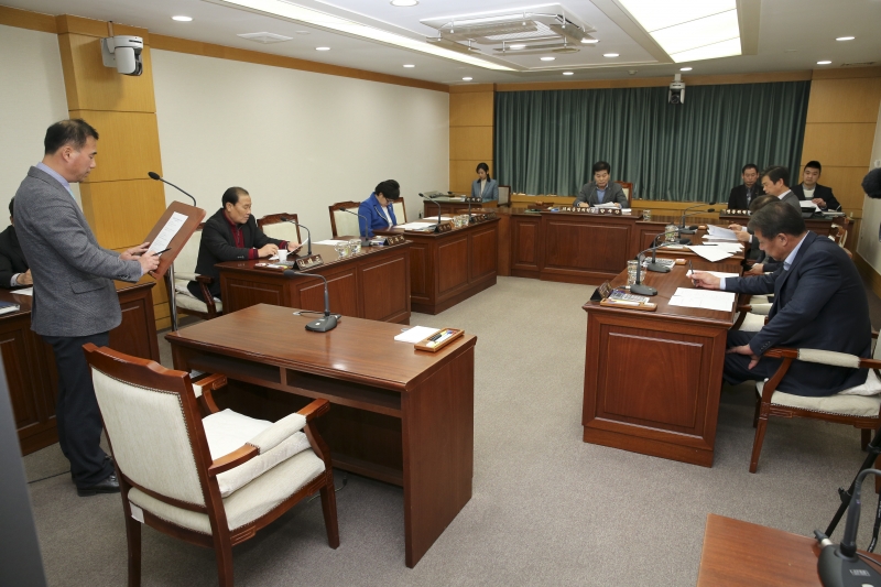 20180222-004[AP7U2666-폐회중 의회운영위원회 활동.JPG