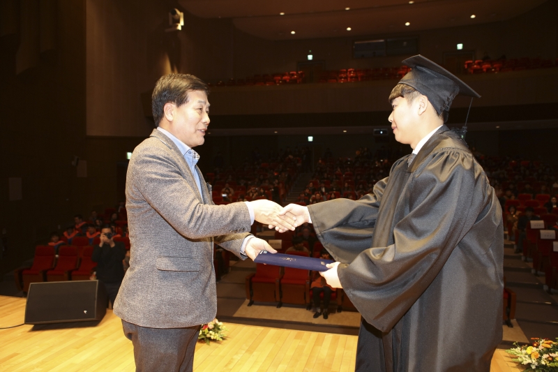 20180223-043[536A9603-2017학년도 금오공과대학교 학위수여식.JPG