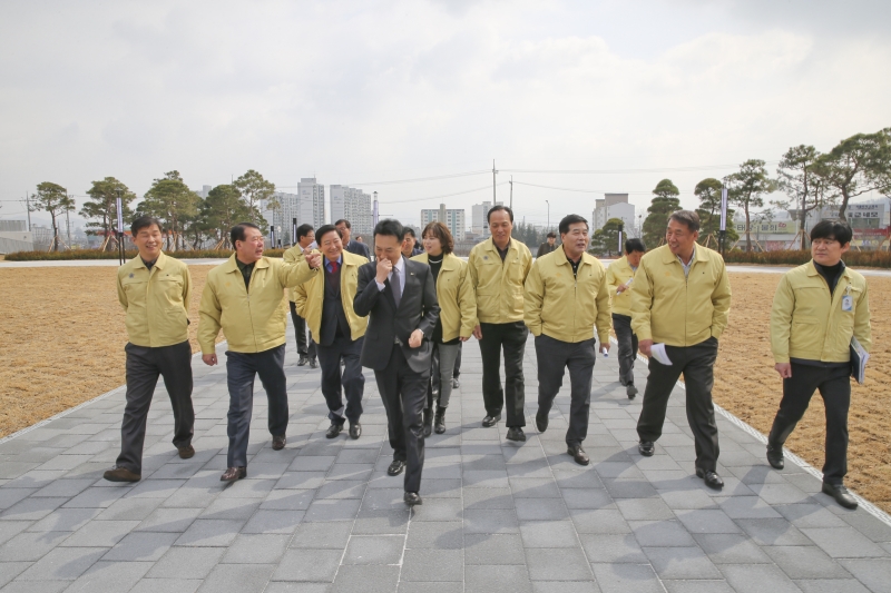 20180309-052[AP7U3561-제220회 임시회 기획행정위원회 새마을운동테마공원 공사현장방문.JPG