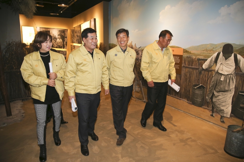 20180309-065[AP7U3624-제220회 임시회 기획행정위원회 새마을운동테마공원 공사현장방문.JPG