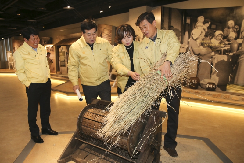 20180309-081[AP7U3657-제220회 임시회 기획행정위원회 새마을운동테마공원 공사현장방문.JPG