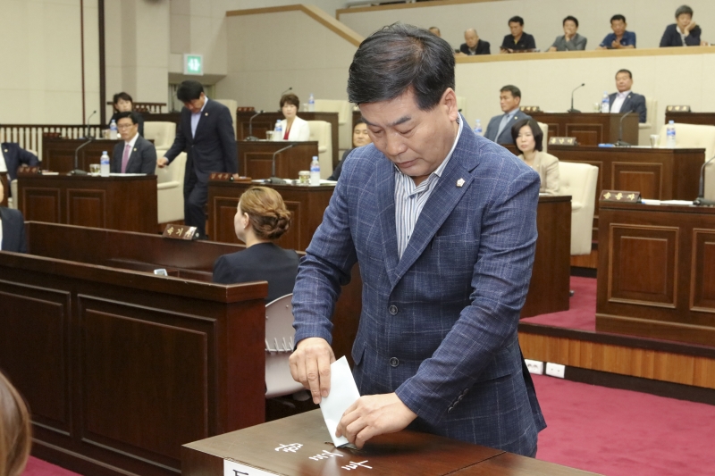 20180702-045[536A0020-제223회 임시회 제1차 본회의시 의장선거.JPG