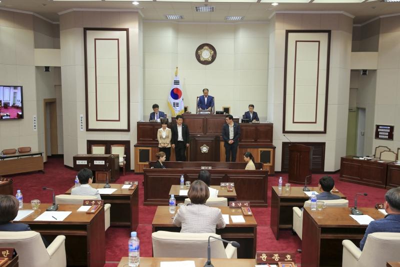 20180704-061[AP7U6931-제223회 임시회 제2차 본회의시 각 상임위원회 부위원장에 호선된 의원 인사.JPG