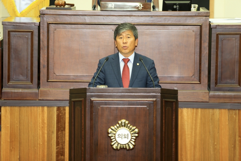 20180704-056[AP7U6920-제223회 임시회 제2차 본회의시 산업건설위원장에 당선된 양진오 의원 당선인사.JPG