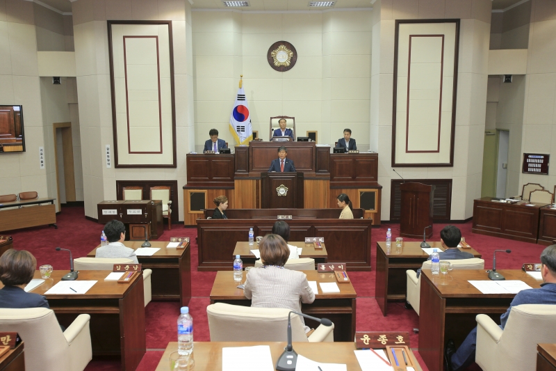 20180704-058[AP7U6923-제223회 임시회 제2차 본회의시 산업건설위원장에 당선된 양진오 의원 당선인사.JPG