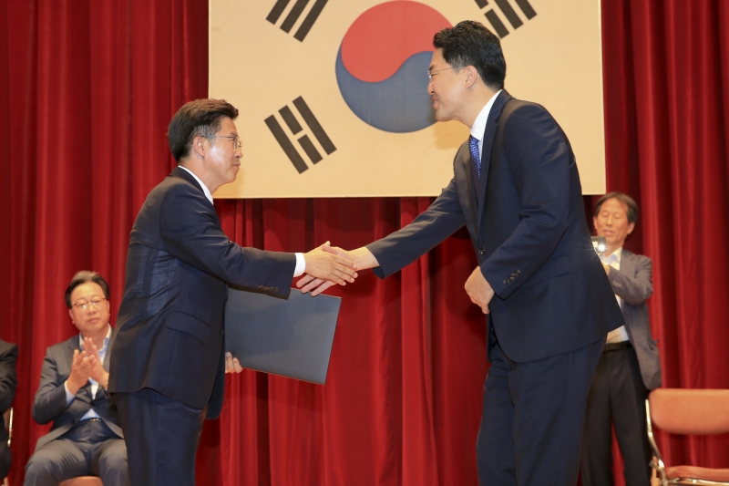 20180615-152[AP7U5867-제7회 전국동시지방선거 당선자 교부식.JPG