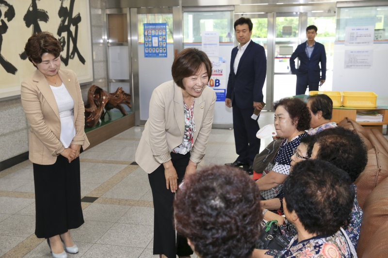 20180705-087[AP7U7131-구미시의회 의장단 일행 대한노인회 구미시지회 인사차 방문.JPG