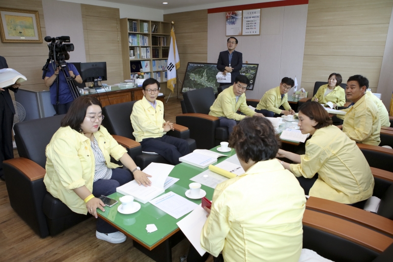 20180719-070[AP7U7718-제224회 임시회 기획행정위원회 박정희대통령 유품보관실 방문.JPG