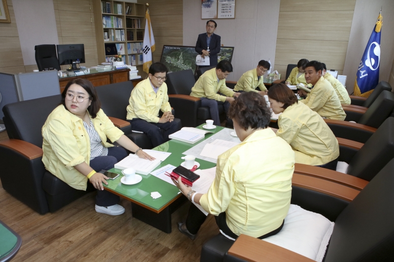 20180719-072[AP7U7718-제224회 임시회 기획행정위원회 박정희대통령 유품보관실 방문.JPG