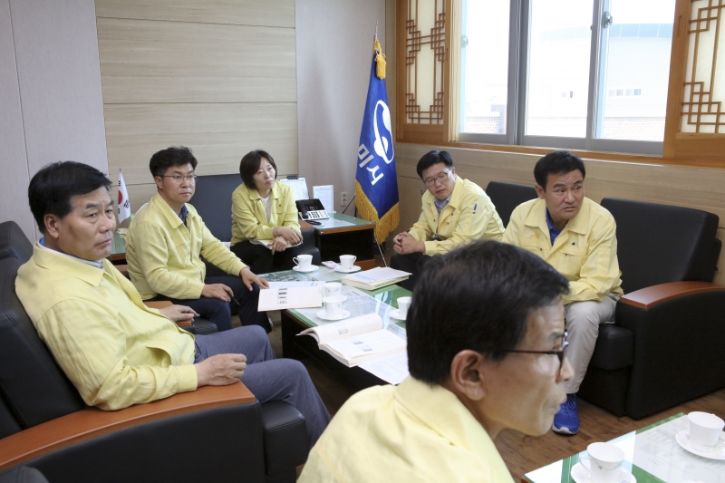 20180719-077[AP7U7718-제224회 임시회 기획행정위원회 박정희대통령 유품보관실 방문.JPG