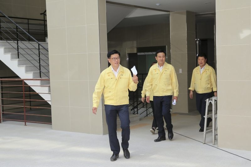 20180723-075[AP7U7718-구미시의회 전체의원 공설숭조당 2관 공사현장 방문.JPG