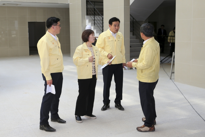 20180723-076[AP7U7718-구미시의회 전체의원 공설숭조당 2관 공사현장 방문.JPG