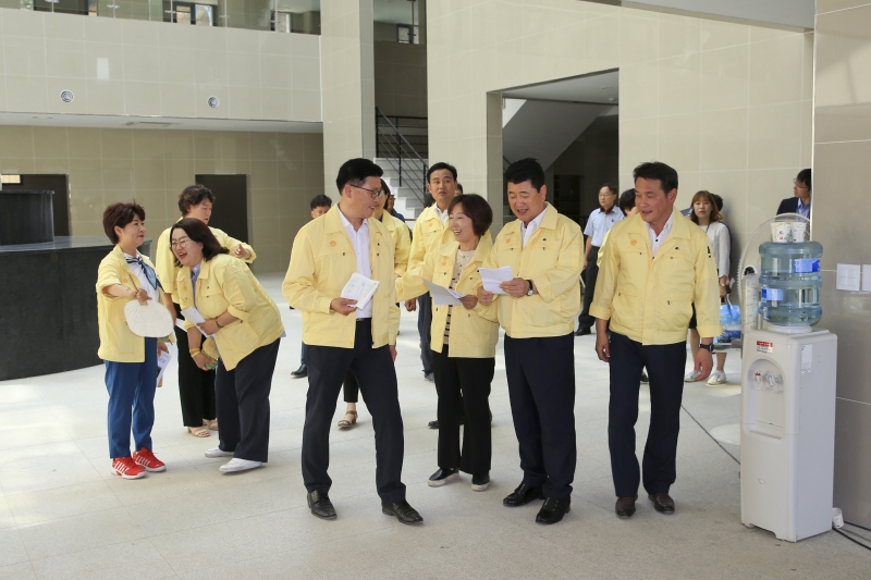 20180723-078[AP7U7718-구미시의회 전체의원 공설숭조당 2관 공사현장 방문.JPG