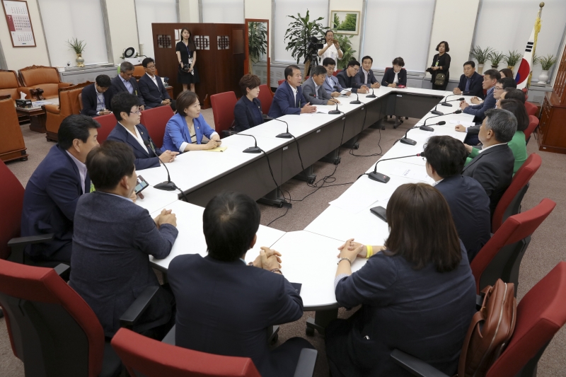 20180731-056[IMG_0884-구미시의회 의원 삼성전자 네트워크 사업부 이전 관련 국회 방문.JPG