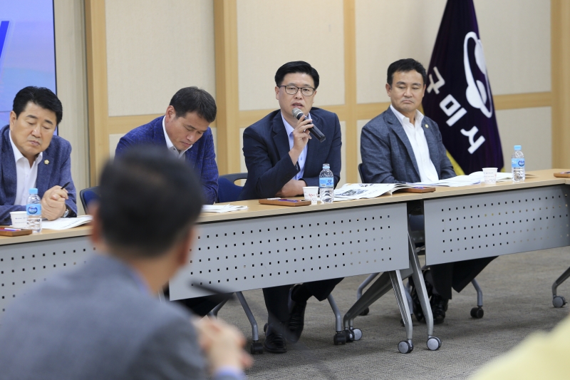 20180822-039[AP7U9114-구미시의회 의원들과 장세용 구미시장 간담회.JPG