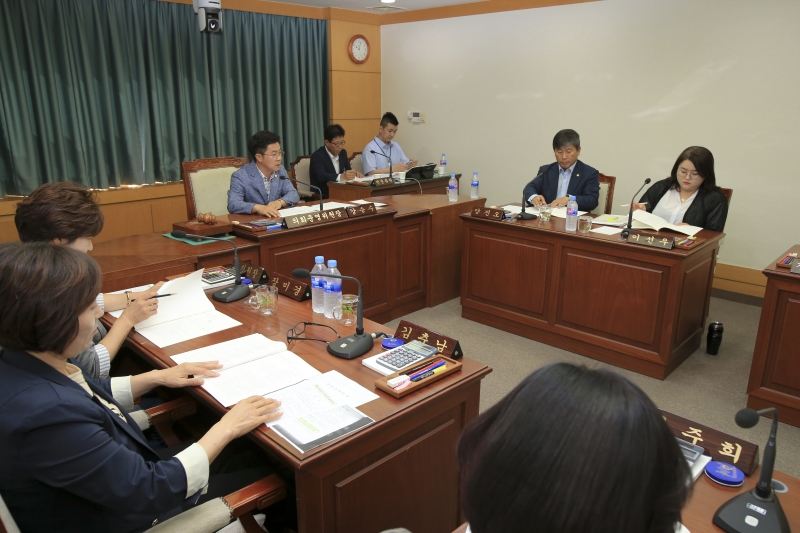 20180905-006[AP7U0131-제225회 정례회 의회운영위원회 소관 행정사무감사 활동.JPG