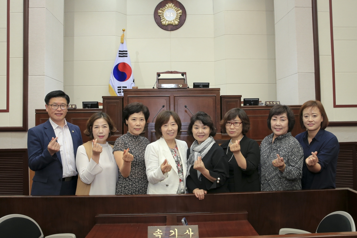 20180920-051[AP7U1784-관내 시민 일행 의회방문.JPG