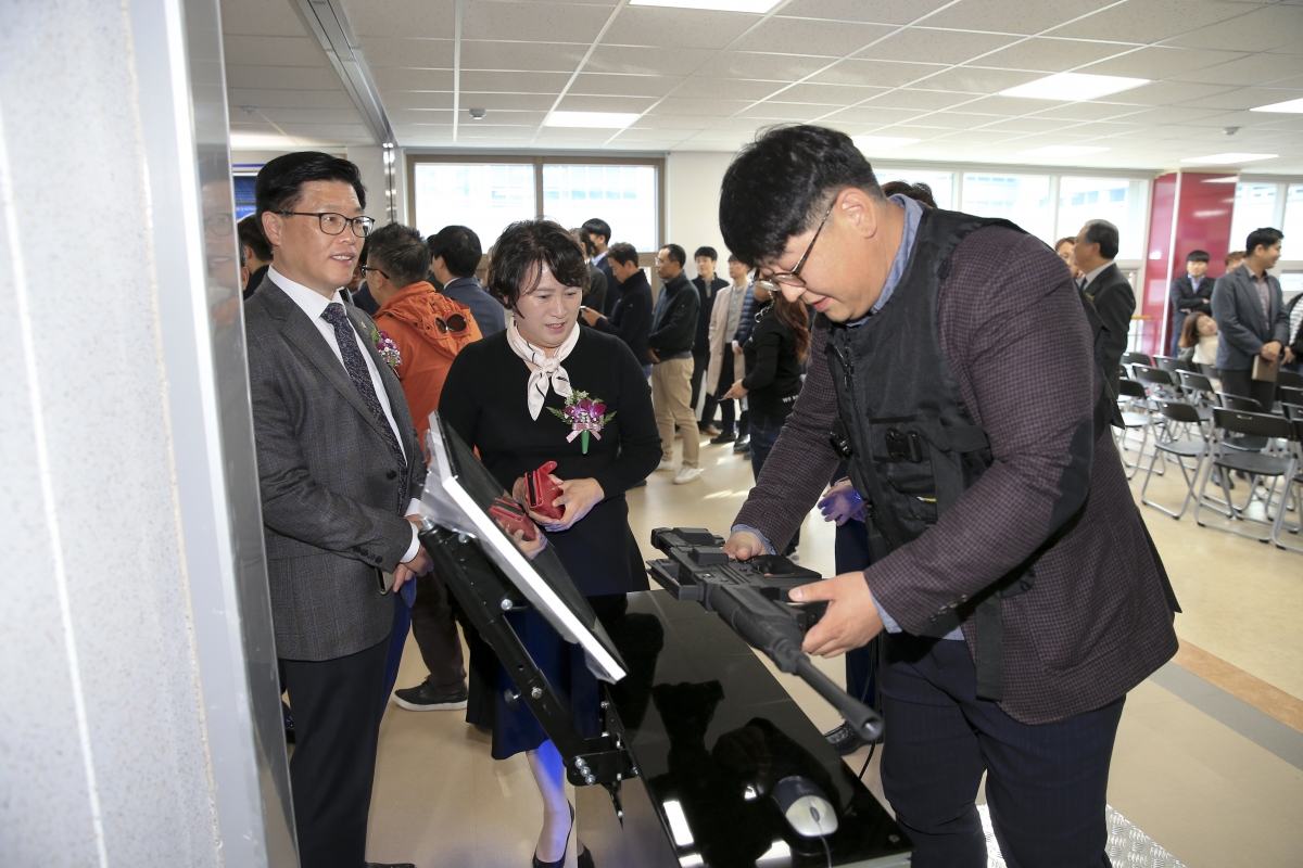 20181022-064[AP7U4065-웨어러블 스마트디바이스 상용화지원센터 개소식.JPG