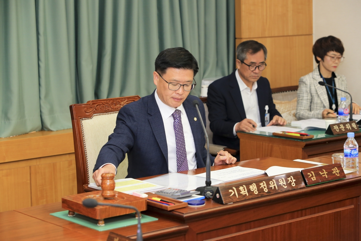 20181029-008[AP7U4960-제226회 임시회 기획행정위원회 조례안 심사활동.JPG