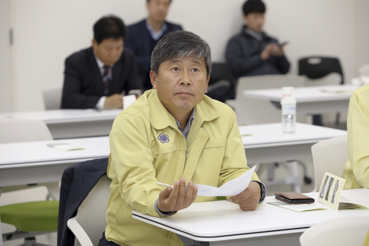 20181107-073[IMG_2189-구미시의회 의원 새마을운동테마공원 현장방문.JPG