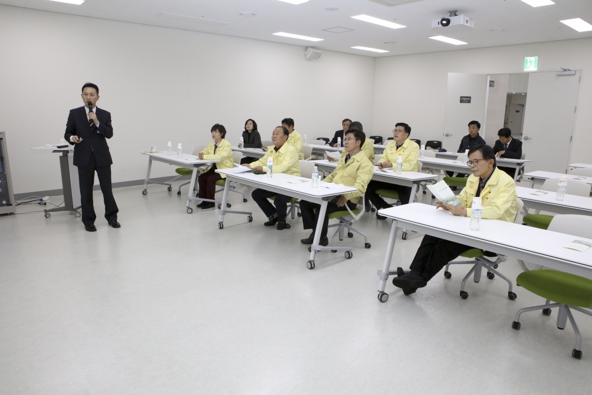 20181107-065[IMG_2168-구미시의회 의원 새마을운동테마공원 현장방문.JPG