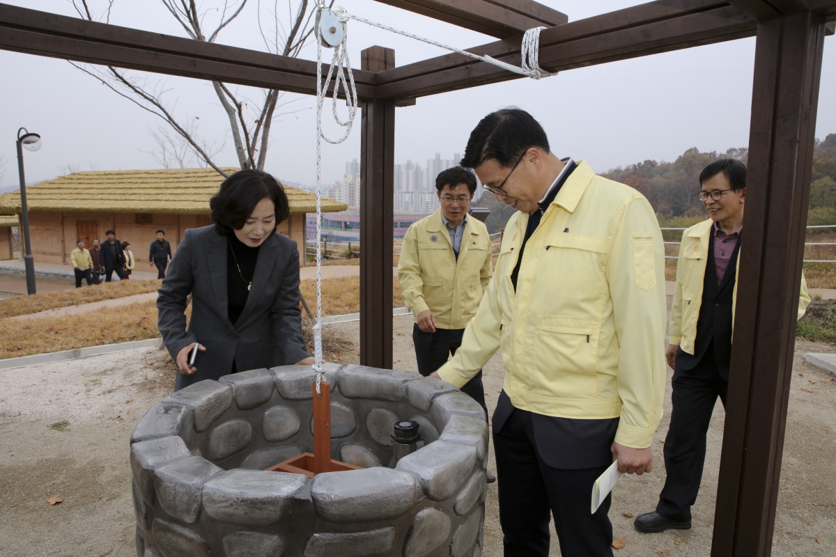 20181107-127[IMG_2246-구미시의회 의원 새마을운동테마공원 현장방문.JPG