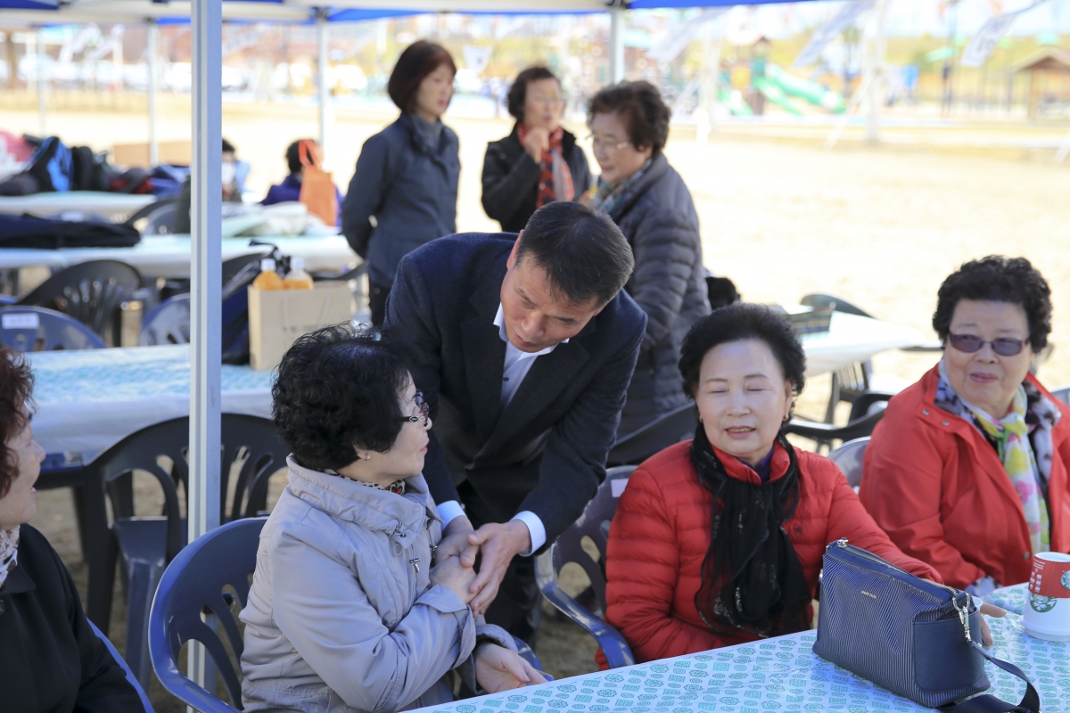 20181109-001[AP7U6388-제24회 직공장새마을운동 구미시협의회 경로행사.JPG