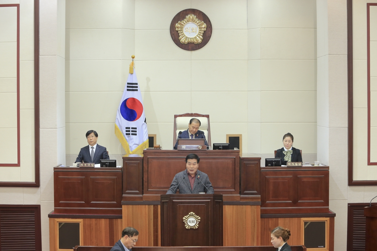 20181126-011[AP7U8042-제227회 제2차 정례회 제1차 본회의시 안주찬 의원 5분 지유발언.jpg