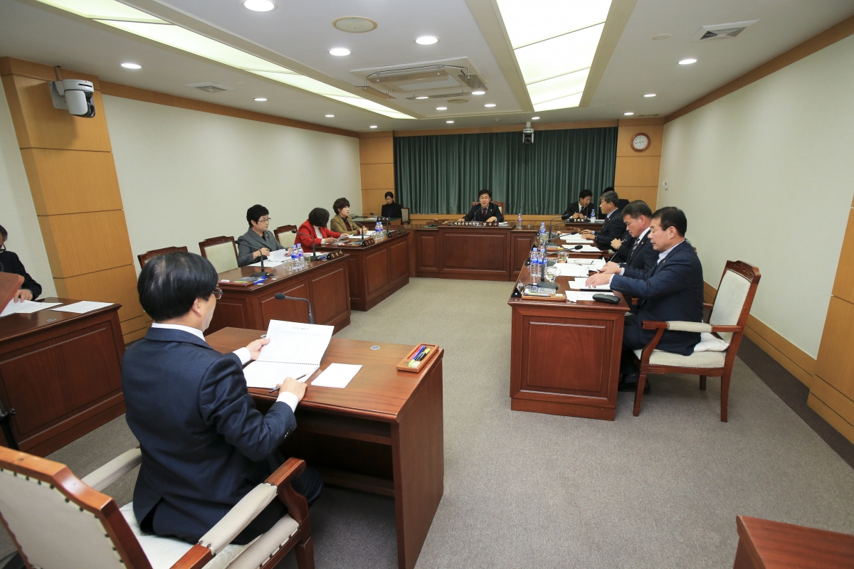 20181127-048[AP7U8379-제227회 제2차 정례회 의회운영위원회 2019년도 예산안 및 기금운용계획안 예비심사.jpg