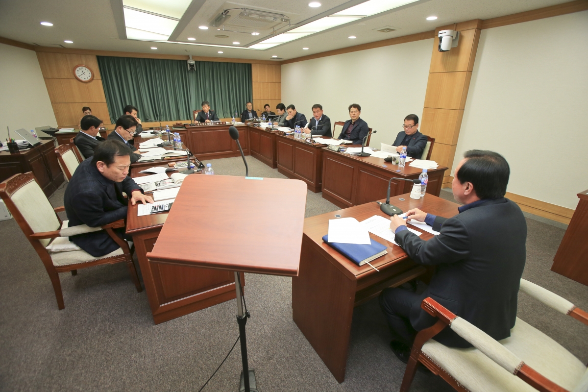 20181128-043[AP7U8620-제227회 제2차 정례회 산업건설위원회 조례안 심사활동.jpg
