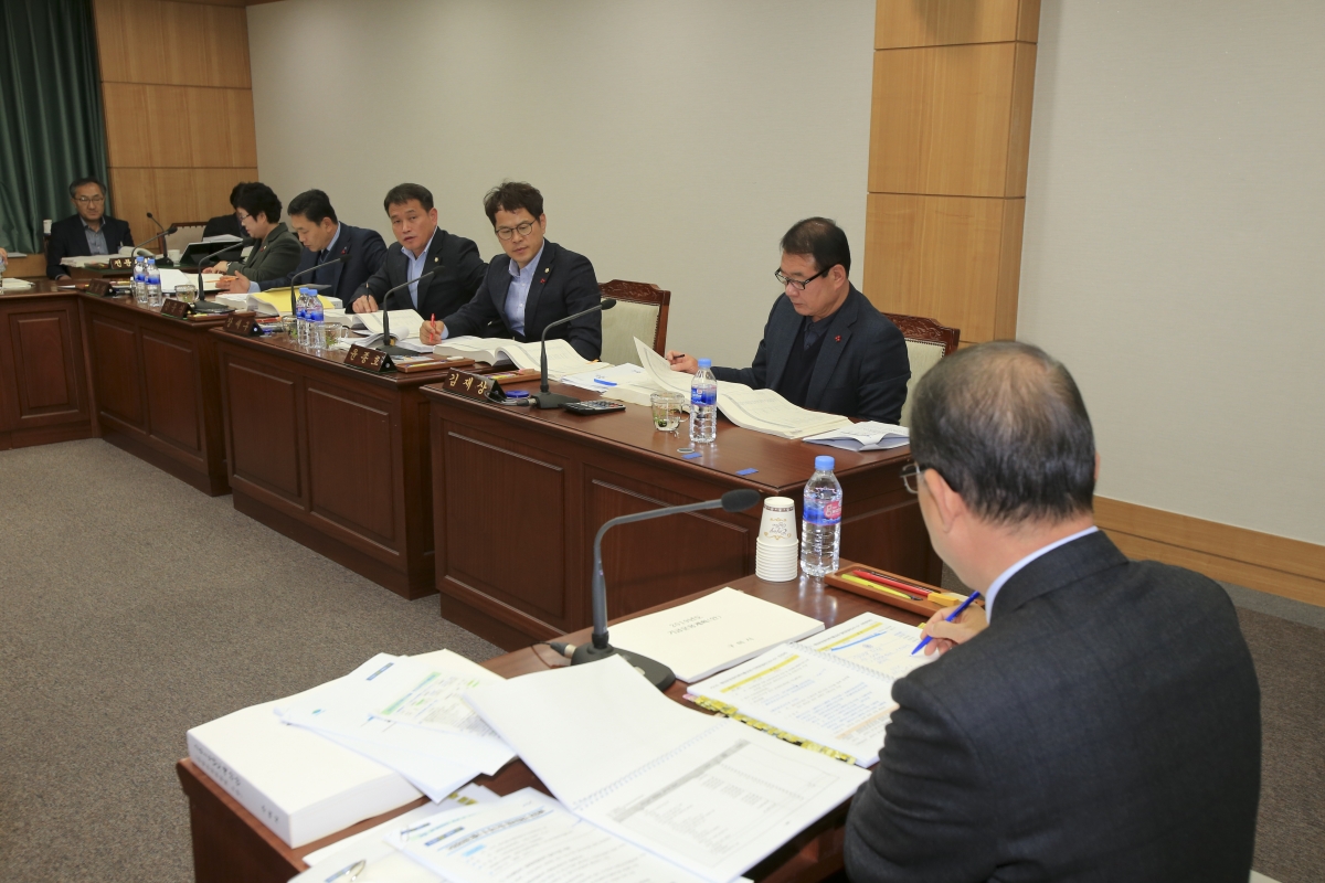 20181129-021[AP7U8665-제227회 제2차 정례회 산업건설위원회 2019년도 예산안 및 기금운용계획안 예비심사.jpg